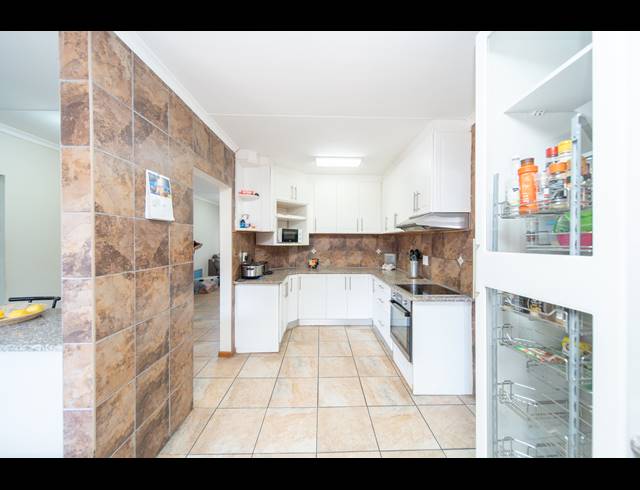 4 BEDROOM HOUSE FOR SALE IN DORCHESTER HEIGHTS